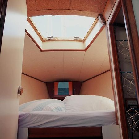 Cozy Lisbon Marina Sleepaboard - Sail Away Hotell Eksteriør bilde