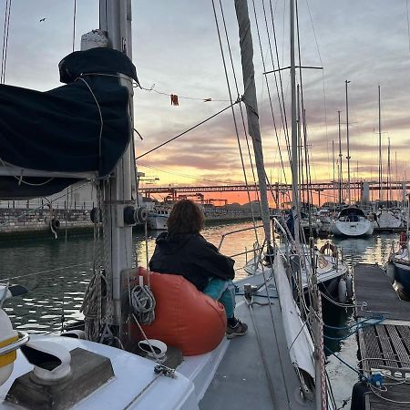 Cozy Lisbon Marina Sleepaboard - Sail Away Hotell Eksteriør bilde