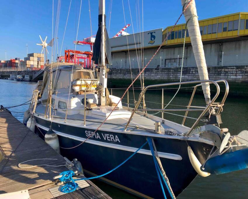 Cozy Lisbon Marina Sleepaboard - Sail Away Hotell Eksteriør bilde