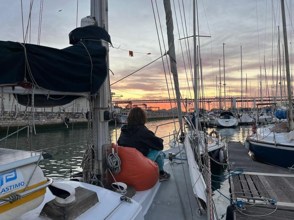 Cozy Lisbon Marina Sleepaboard - Sail Away Hotell Eksteriør bilde