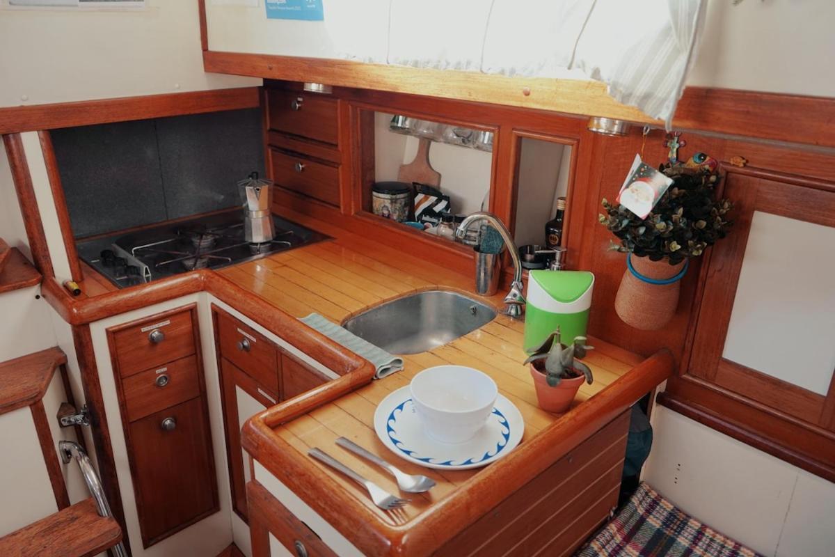 Cozy Lisbon Marina Sleepaboard - Sail Away Hotell Eksteriør bilde