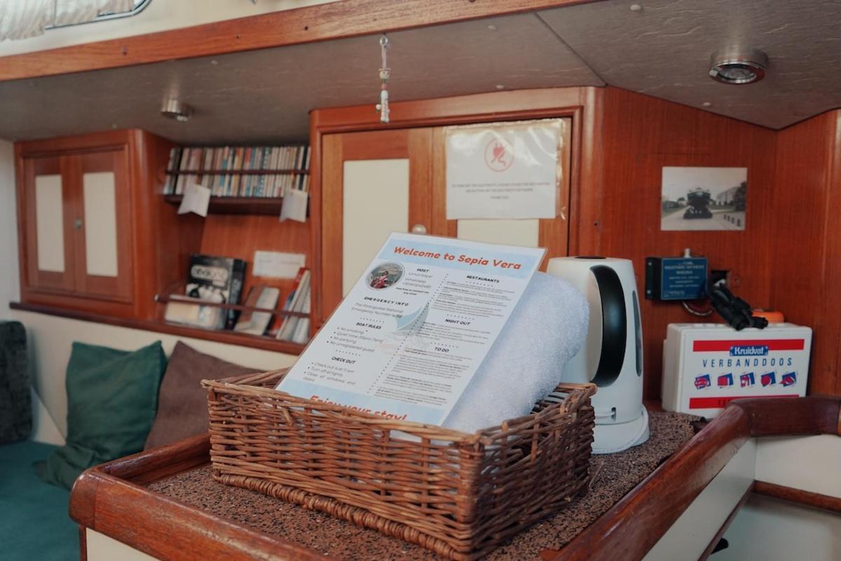Cozy Lisbon Marina Sleepaboard - Sail Away Hotell Eksteriør bilde