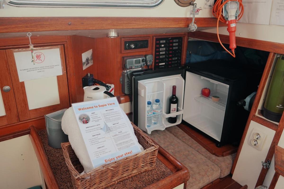 Cozy Lisbon Marina Sleepaboard - Sail Away Hotell Eksteriør bilde
